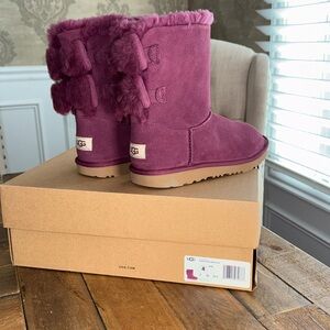 UGG K Bailey Bow Snugscape boots Size 4 Plum purple